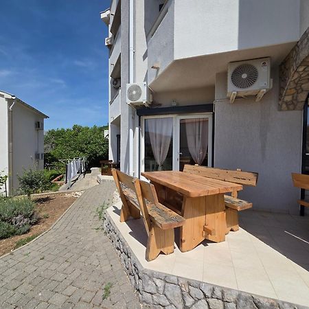 Apartments Leticia I Baška Eksteriør billede