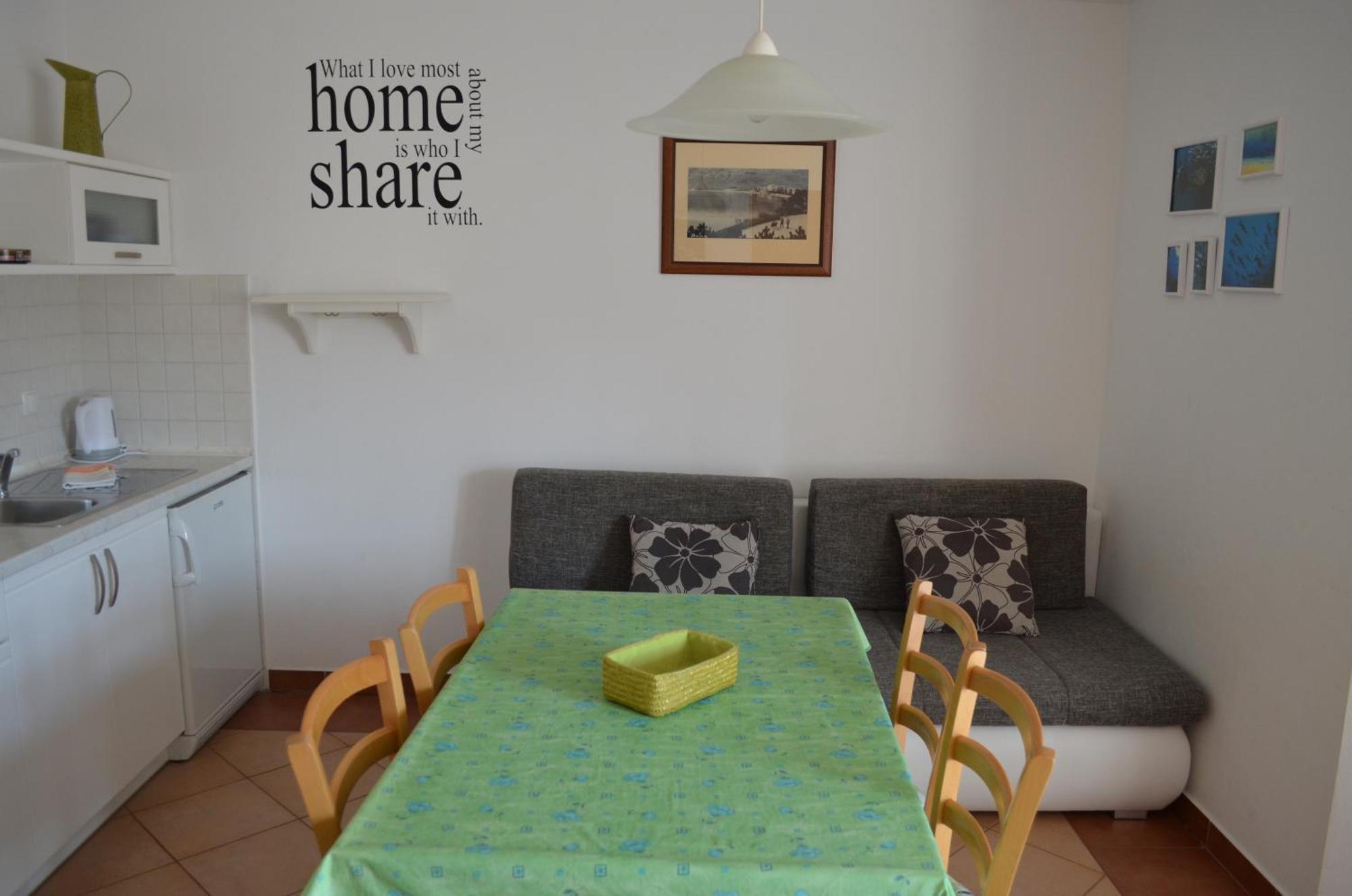 Apartments Leticia I Baška Eksteriør billede