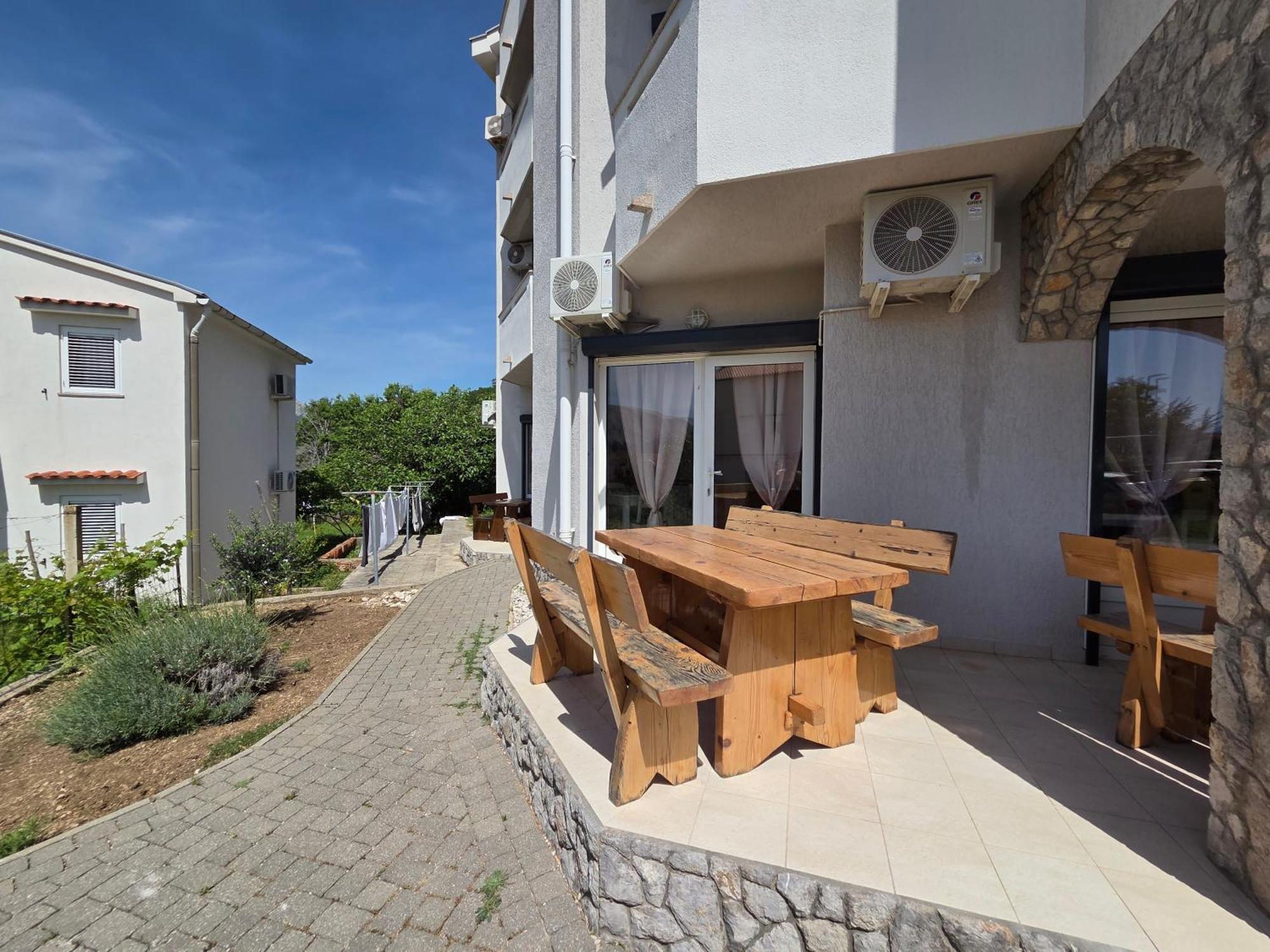 Apartments Leticia I Baška Eksteriør billede